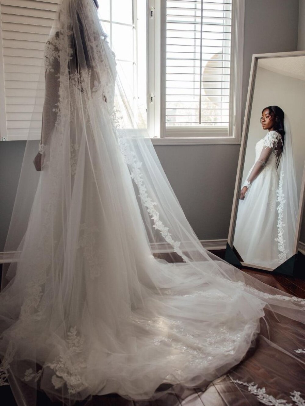 WEDDING DRESS WITH VEIL - Picture 3 of 12